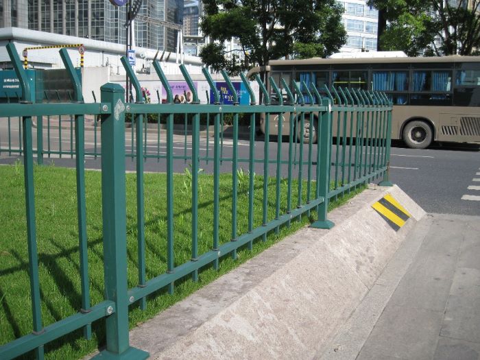 廣東護(hù)欄,東莞護(hù)欄,圍墻護(hù)欄,陽(yáng)臺(tái)護(hù)欄,安全防護(hù)欄